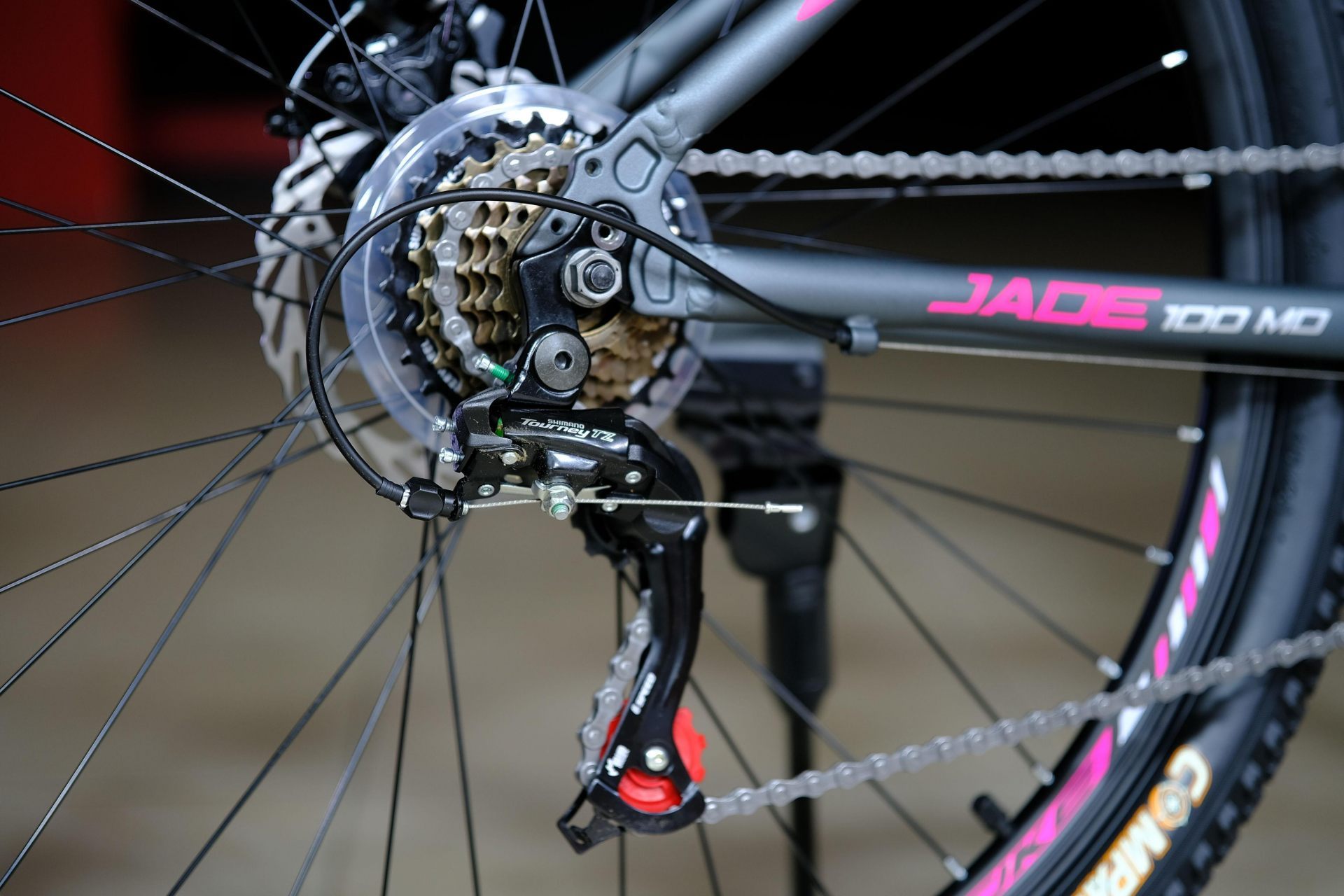 Задний переключатель Shimano Tourney TZ-500
 HOKE Jade 100 MD матовый серый-розовый 19